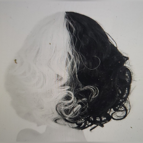 NWT BLACK WHITE CURLY STRAIGHT BOB COSPLAY HALLOWEEN - Picture 2 of 6